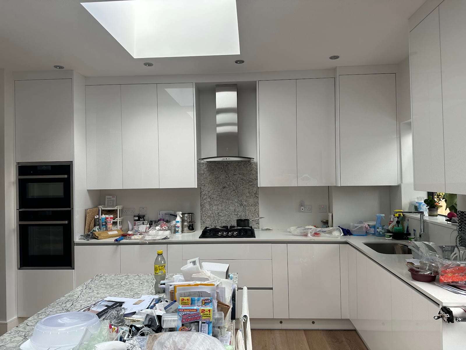 Handleless kitchen with rooflight, by Croydon Building Services Ltd